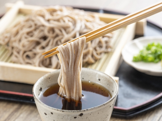 「このそば屋のつゆ、入れてないのにワサビの味する・・・聞いてみよ」→店主の言葉にドン引きしてしまう・・・