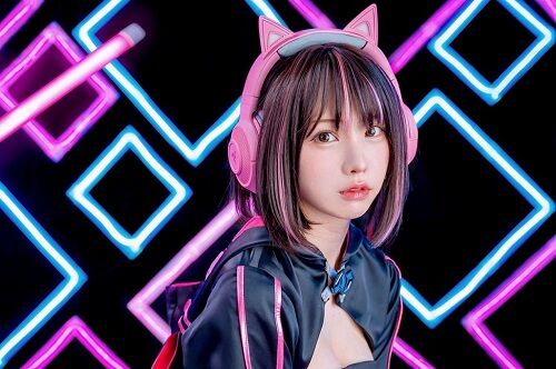 大人気コスプレイヤーえなこさん、弟に入院費と称して○○○万円を騙し取られてしまう・・・