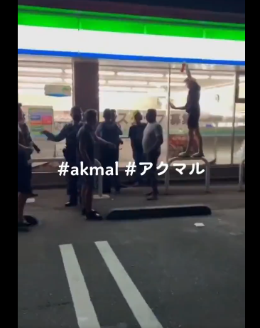 【速報】移民がファミマを占拠　警官が駆け付けるも更に仲間を呼び寄せ衝突【動画】