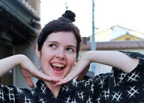ロシア人YouTuber、日本のカフェで店員に警察を呼ばれブチギレ「誰にも迷惑かけてない！こんなこと許されるの！？」→呼ばれた理由がこちら・・・