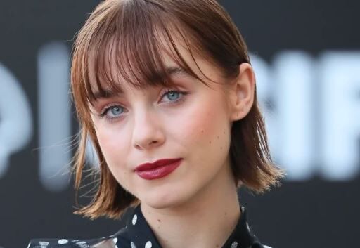 【画像】サッカー観戦に来た人気女優のとある写真が世界中で話題に…本人ブチギレ「私の胸ばっかり話題にすんな！」