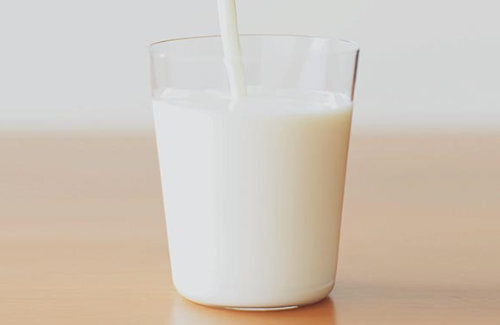 「牛乳と和食って合わなくね？」和歌山市、学校給食に牛乳不要論をぶち上げてしまう