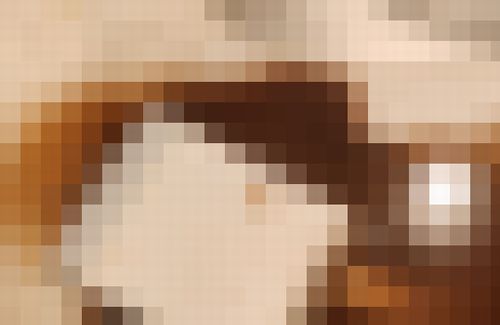 【マジ注意】USBのACアダプタの様子がおかしいと思って確認したら、中から大量の◯◯が出てきた…　「マジで超高熱で火事の危険！死にかけた！お前ら気をつけろ！」