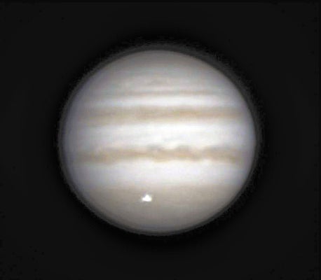 木星に天体が衝突か、閃光を各地で観測「地球なら都市ひとつなくなる規模」