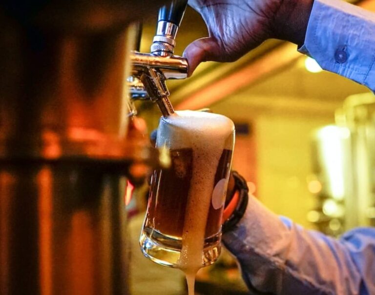 一部のビールに魚の浮袋が使われていることを知ったビール愛好家が動揺、その他食品に含まれる驚きの原料