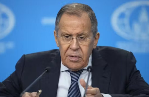 ロシア・ラブロフ外相「ウクライナがNATO加盟やめるんだったら戦争やめて領土返そうかな・・・？」