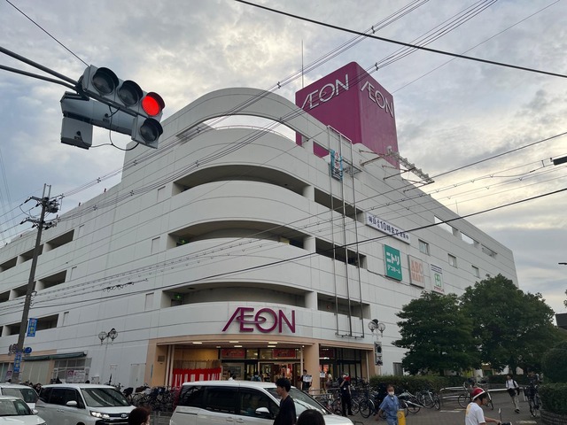 【悲報】閉店するイオンへの寄せ書きコーナー、地獄