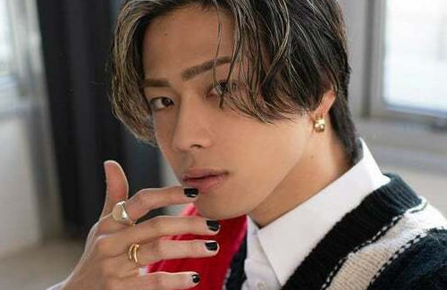 【悲報】コムドットやまとさん「俺の写真が進撃の巨人のエレンに似てると話題だったので並べてみました」⇒ 叩かれまくってしまう・・・