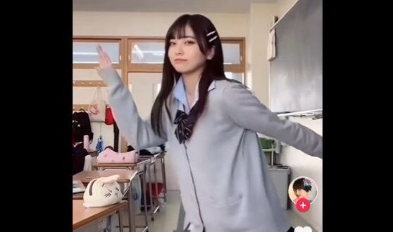 【世も末】女子高生さん、ただ楽しく踊ってただけなのにクソキモいコメントをされてしまう・・・