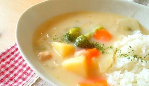 白米にシチュー「かける派」、○割もいたことが判明！普通パンで食うだろｗｗｗｗｗｗ