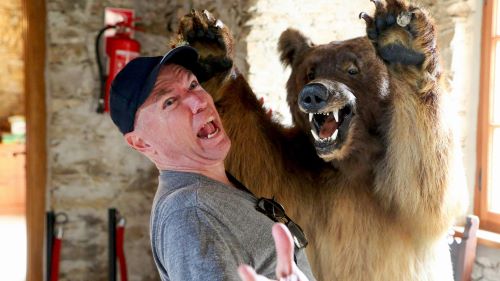 蹴りと叫びでクマを撃退するおじいさん（71）現る