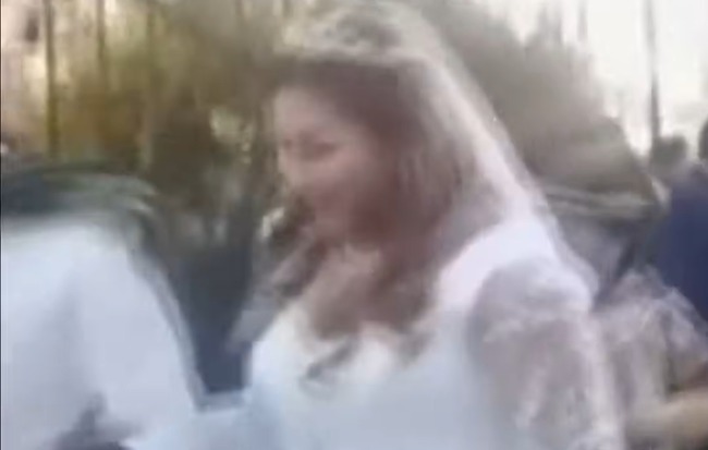 【動画】嫉妬と復讐に燃えた女が元カレの結婚式に現れる → ヤバすぎる物をぶちまけて地獄の展開に・・・
