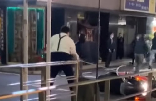 上野の宝石店の強盗致傷事件、18歳の男2人が自首！1人は親に連れられて出頭