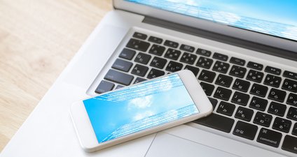 大手新聞社「さよならスマホ、パソコン。2050年には普及率0%です」
