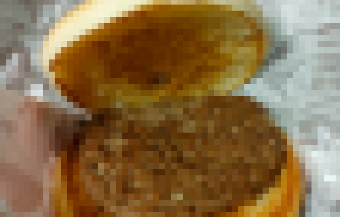 男性「普通のハンバーガーください」とマックで注文 → 実は隠しコマンドだったらしく、とんでもないバーガーを渡されるｗｗｗｗｗ