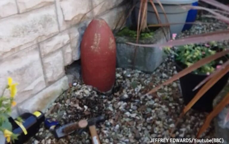 長年庭に飾っていたオブジェは英海軍の本物の砲弾だった。爆弾処理班が撤去