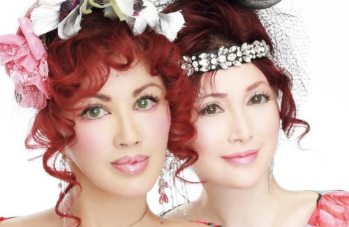 叶姉妹、5年ぶりにコミケ参加！大量の軍資金を持ち、ファビュラスな香りをふりまくｗｗｗｗｗ