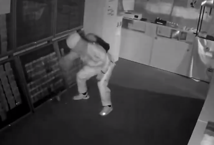 【動画】池袋にあるカードショップさん、窃盗被害に遭い店の中がめちゃくちゃにされてしまう… 被害総額2000万円相当か