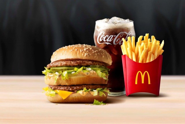 【異物混入】マクドナルドのハンバーガーからクソデカ金属が出てきてしまう