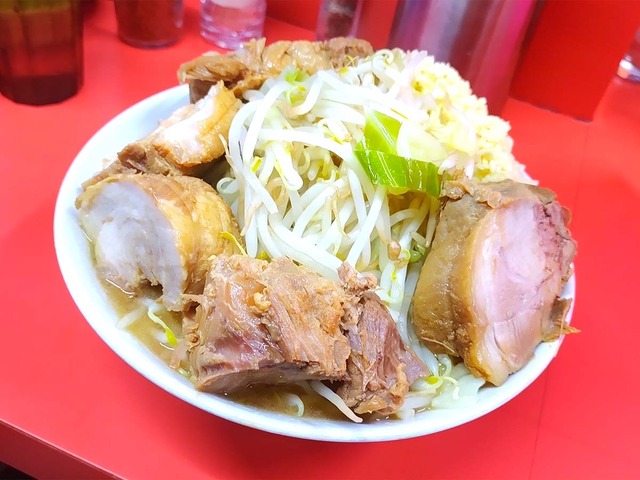 ラーメン二郎京都店の周辺で客がゲロ →近隣から苦情で店主「無理して食べないで。戻してしまったら当店に知らせる様に」