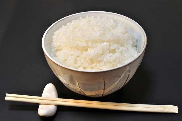 定番面してるがご飯のおかずには微妙な食べ物って何？