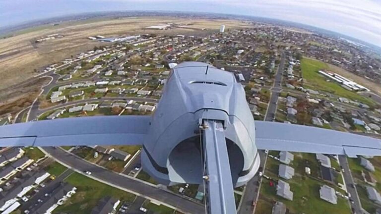 駐車場に止められる空飛ぶクルマがついにテスト飛行へ