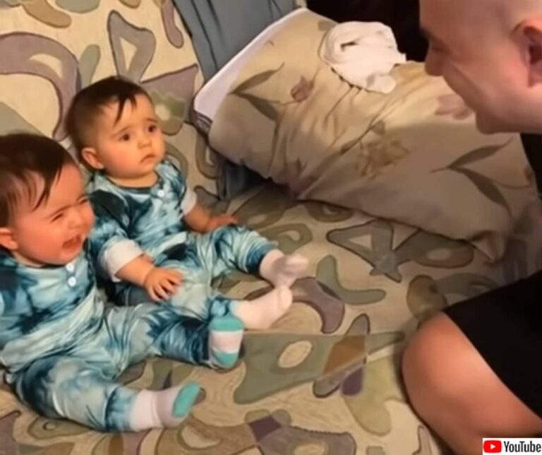 違うパパじゃない！ヒゲを剃った父親を見て泣き出す双子の赤ちゃん