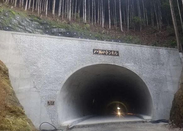 酷すぎる施工で話題となった和歌山県の八郎山トンネル、結局全工程やり直しに…さらに使用開始は2年遅れに