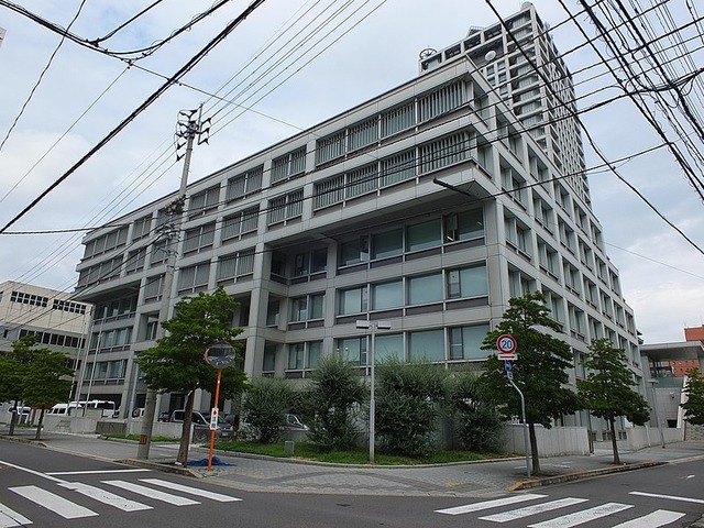 【香川】2歳男児、車の窓ガラスに首を挟まれ重体…父親「度々チャイルドシートから這い出たり、パワーウインドーを操作していた」寝かしつけようとしてドライブしていた