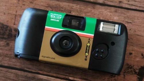 「エモい写真が撮れる！」とZ世代にバズった『写ルンです』←これ、今いくらするか知ってる・・・？