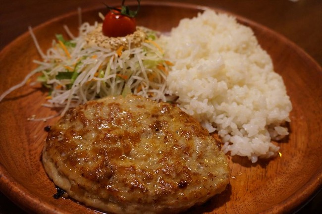 びっくりドンキーのハンバーグの中から、◯◯の毛の束が出てくる…うわああああ！