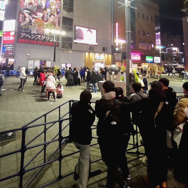 【悲報】トー横キッズ、観光名所になる