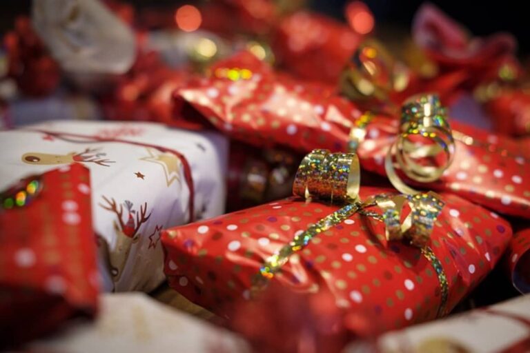 アメリカ人が2023年のクリスマスに最も欲しい物ランキングトップ8。一位は男女ともにアレだった