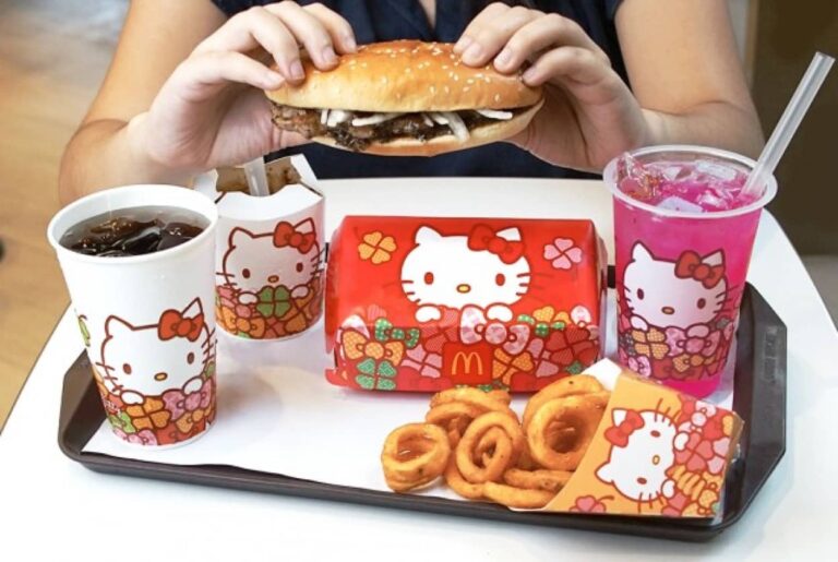インドネシアでもマクドナルドがハローキティ50周年の記念商品を販売していた