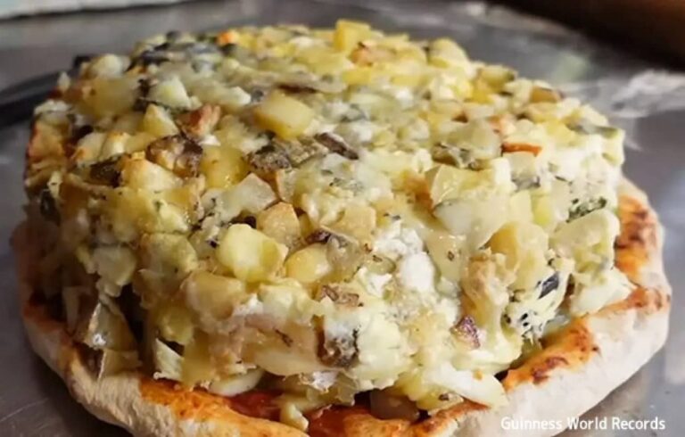 フランスはそう来たか。1001種のチーズをのせたピザで世界ギネス記録