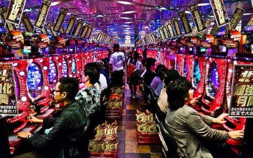 「人生で初めてパチンコ1000円分やったけど何も理解できなかった。自分がどこに介入しているのか全くわからなかった」→物議に