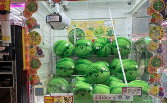 【悲報】『スイカゲーム』非公式のクレーンゲーム景品が出回りまくっている模様　偽物グッズに注意！