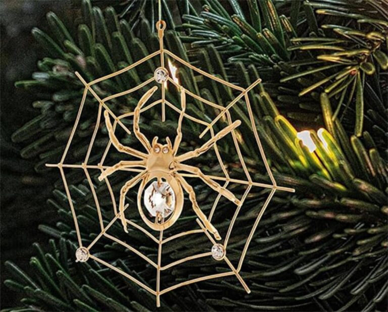 ウクライナではクリスマスツリーにクモの巣を飾る。その由来となった心温まる「クリスマスのスパイダー」伝説