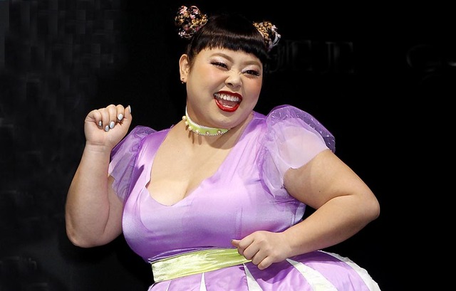 【画像】渡米して20キロ減量した渡辺直美さん、クリスマスにガチで激変した美人写真を公開！　「別人すぎてもはやエグい」ｗｗｗｗｗ
