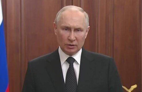毎年恒例で大人気だった『プーチン大統領のカレンダー』に異変　◯◯が封印される・・・