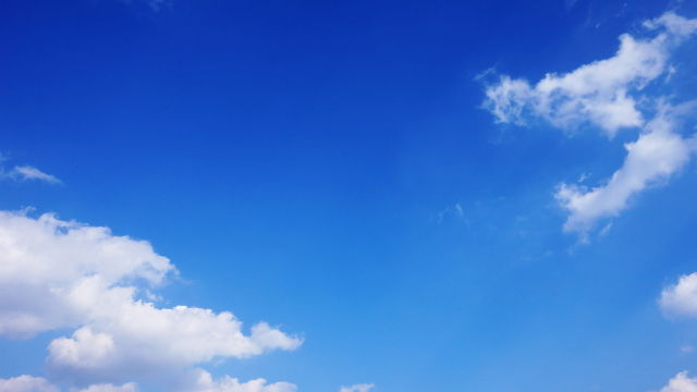 生まれつき目の見えない人に空の青さを伝えるにはどうしたらいいの？(´・ω・｀)