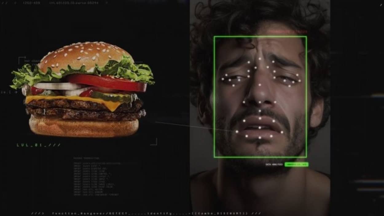 二日酔いでひどい顔をしていると割引券をくれるバーガーキングの顔認識技術を利用したキャンペーン