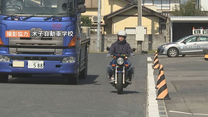 【動画】バイク乗り「すり抜けしようとしたらトラックが幅寄せしてきた！晒してやる！」→結果…