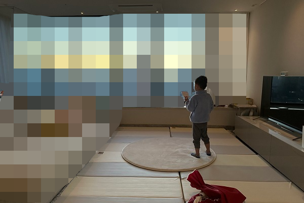 【画像】X民「子どもがサンタからの手紙を読んでる」ﾊﾟｼｬ→そんなことより親ガチャ大成功だと話題に・・・