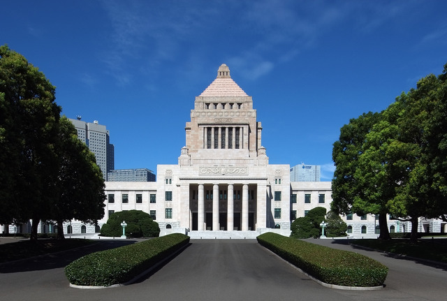 でも実際自民党に代わる政党って無いよな、まともな政党どこかある？