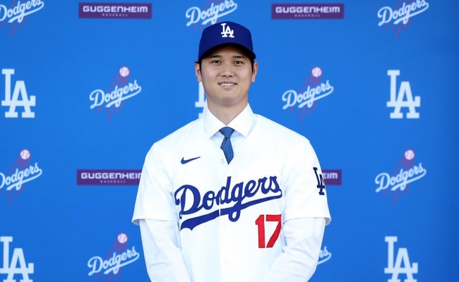 大谷翔平選手、ドジャースで背番号17番を譲ってくれた投手の妻にお礼として新車のポルシェをプレゼント！奥さんの反応が最高すぎるｗｗｗｗｗ