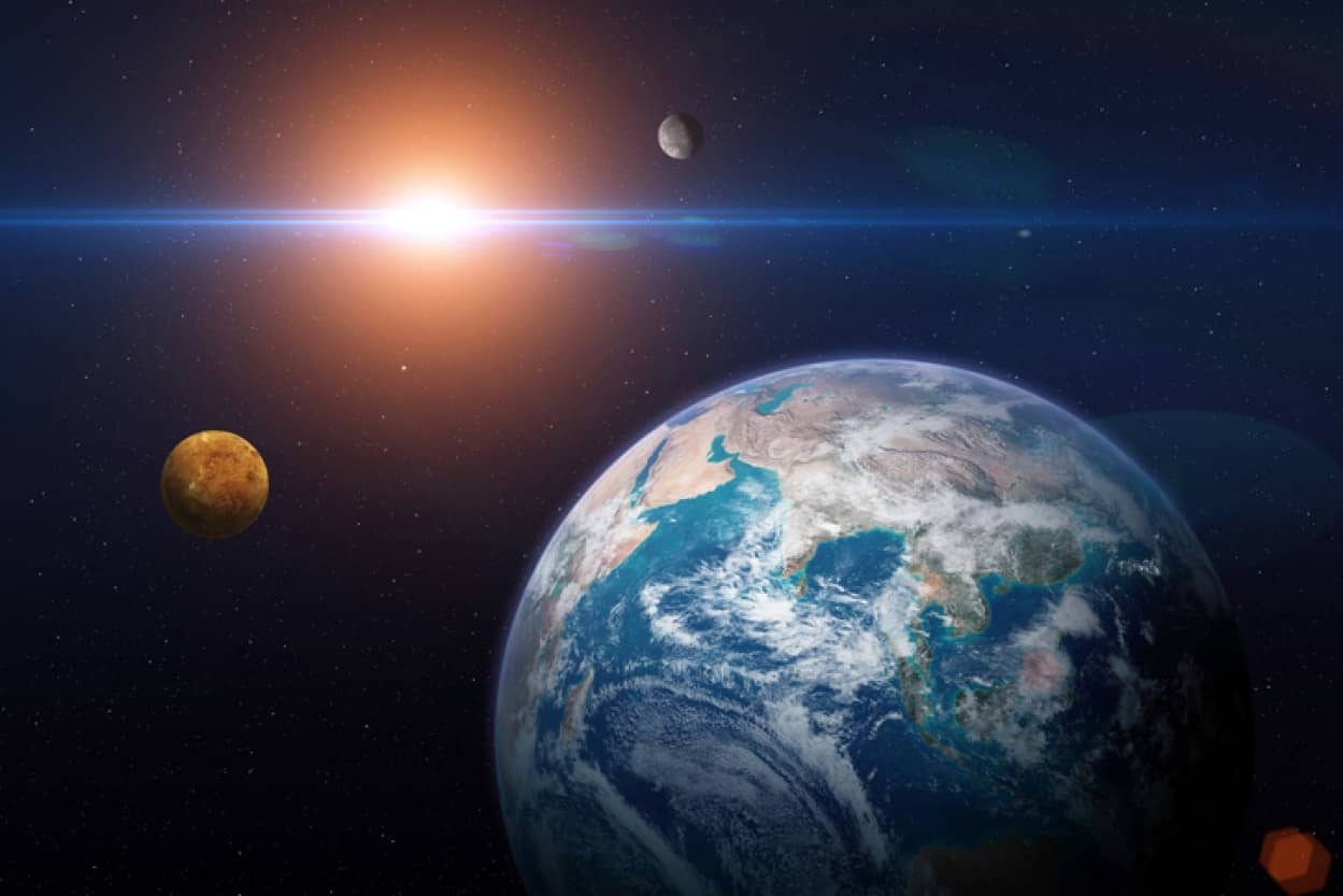 金星から緑色の閃光が！珍しい「グリーンフラッシュ」が観測される