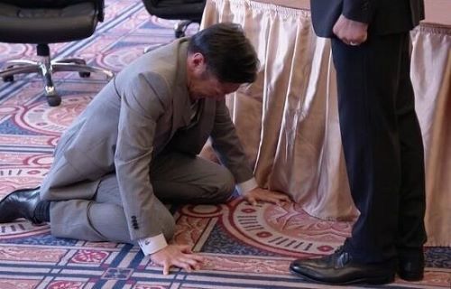 役員が苦渋に満ちた顔で「土下座しに行くしかないな・・・」→そのとき営業部長がウキウキで放った名言がこちらｗｗｗｗｗｗ