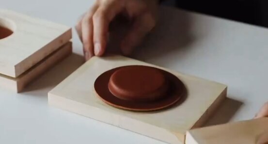 土屋鞄がたまに作る「用途が限られすぎてる革製品」の制作動画