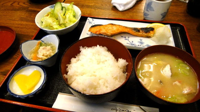 西洋人が衝撃受ける日本の食習慣、おかずと一緒にご飯を口に含む、口内調味って日本人だけなの？